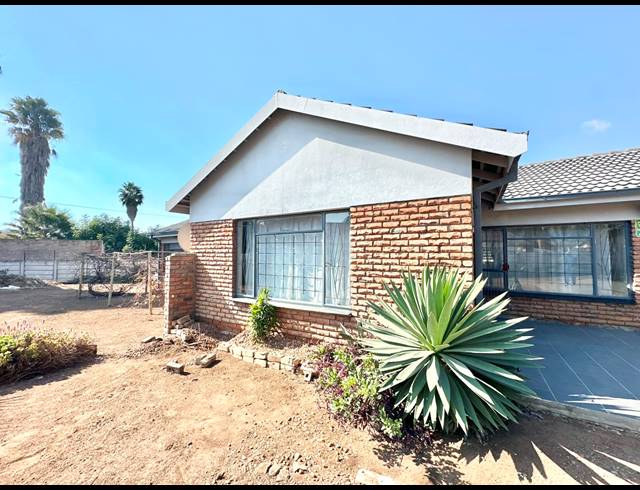 3 BEDROOM HOUSE FOR SALE IN IVY PARK